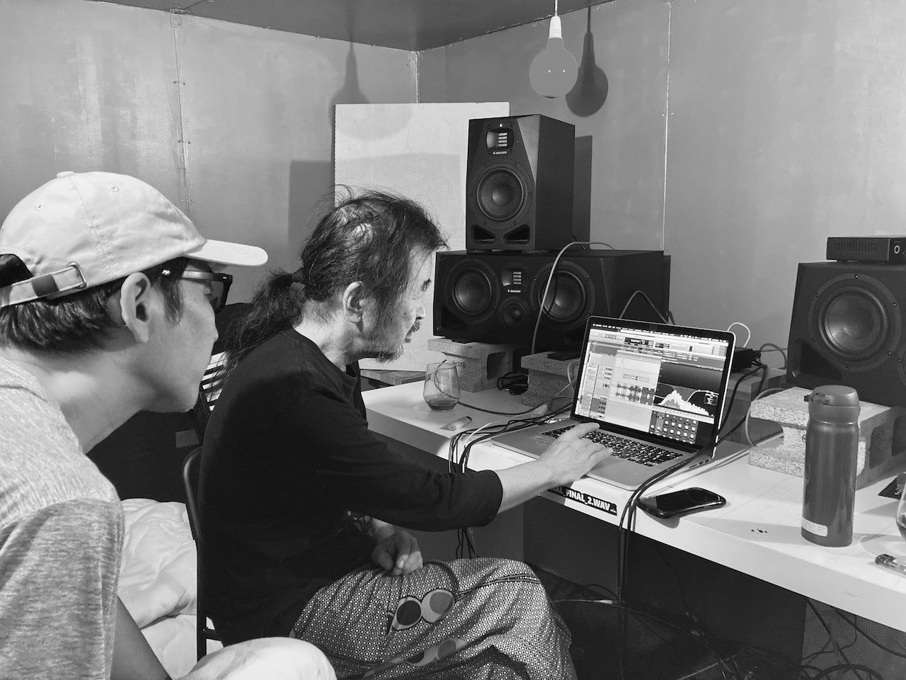 7日間以上、スケジュールの合間をぬって行なわれたミキシング @ 日本橋・無重力セッション