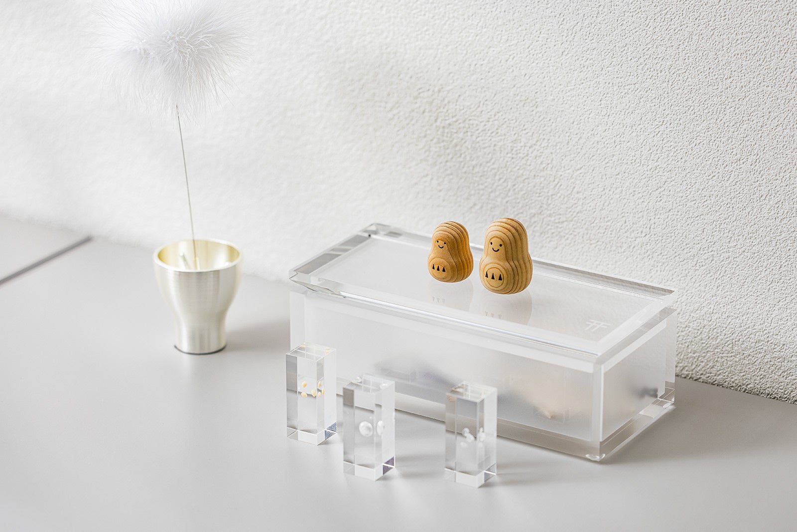 「かみさまとおうち」の願い小だるまのステージとして。中には大切な物を収めて…。