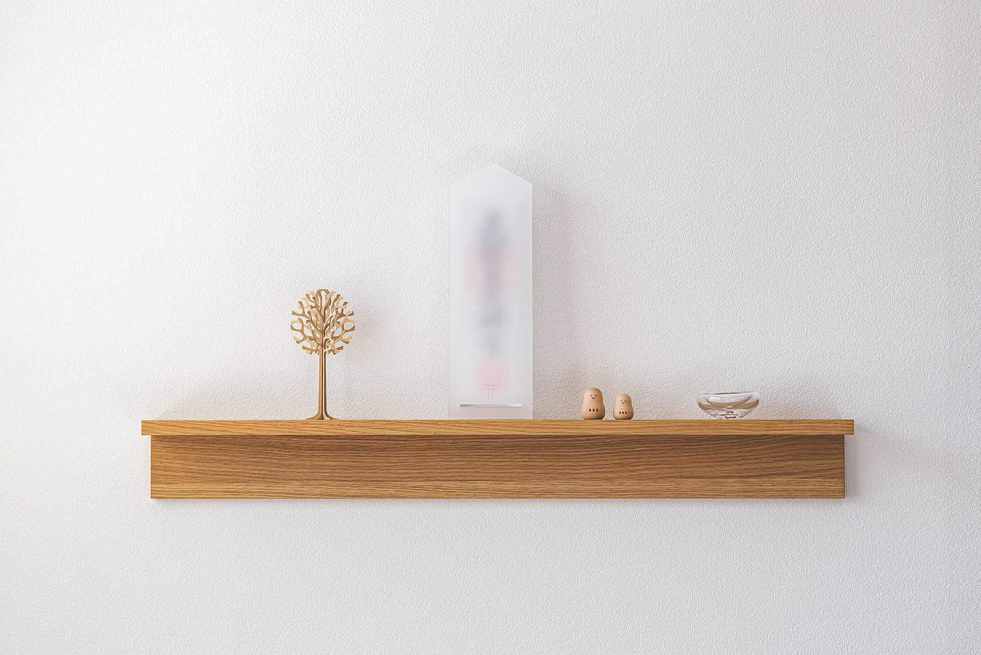 御札を収めれば、棚の上やちょっとしたスペースが神棚に早変わり。