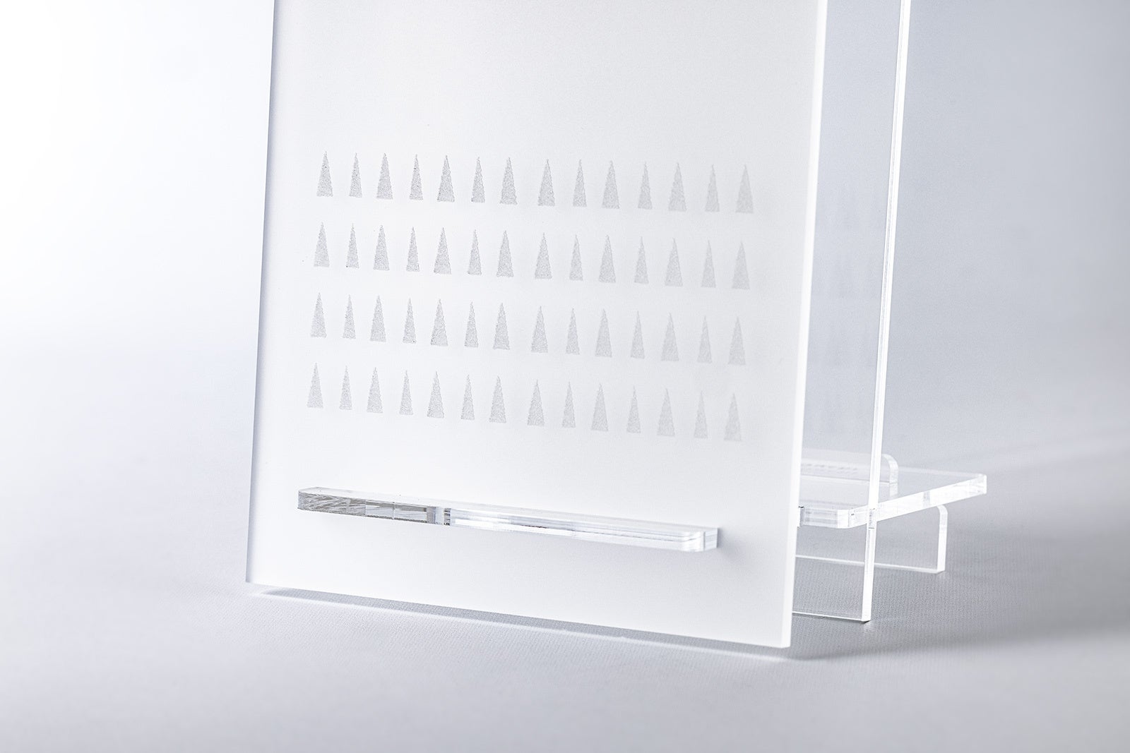 古来から厄除けの文様とされている、ウロコ模様をアレンジ。