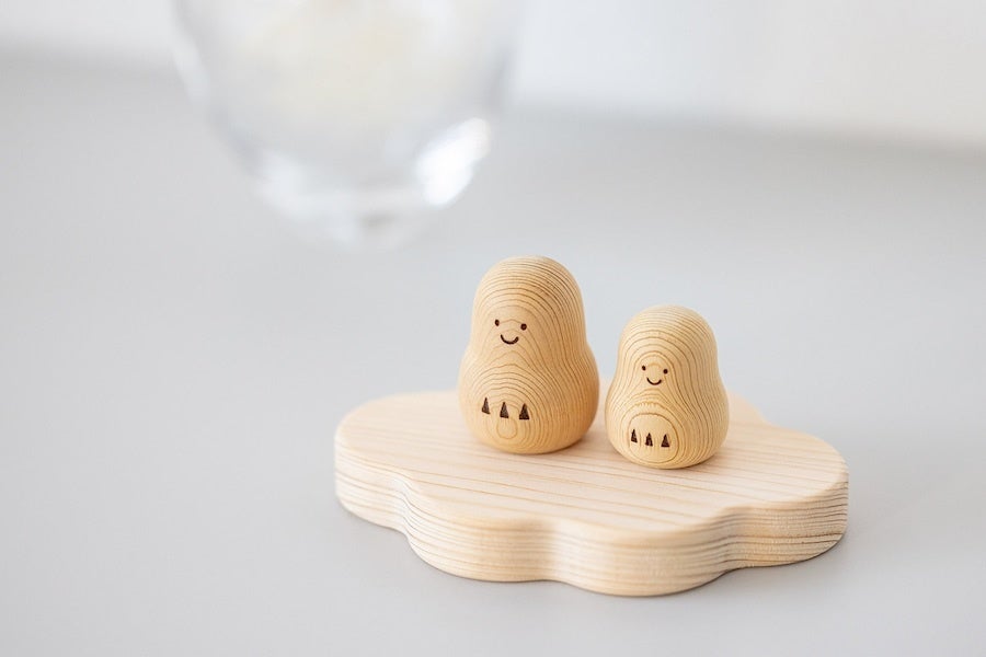 「願い小だるま」を置く台座として。