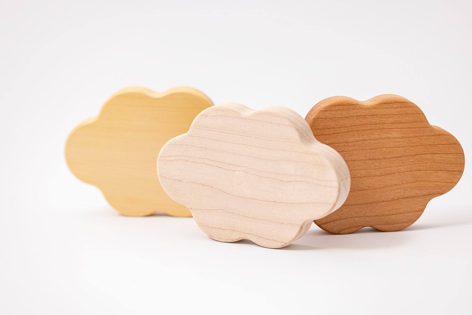 天然無着色。様々な木の色や木目を楽しめます。