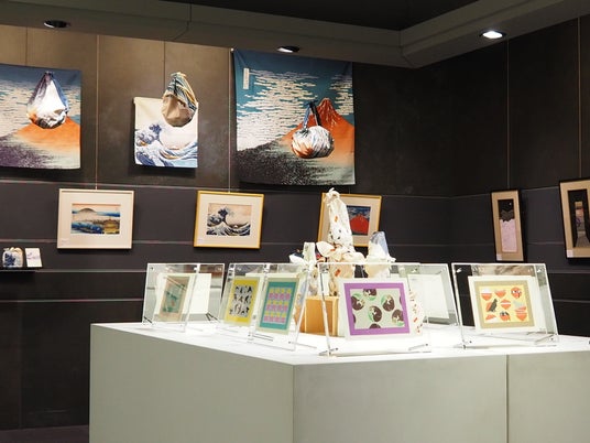 “推し”を見つける京版画展「押忍!! 京版画」開幕! “推し”を見つける京版画展「押忍!! 京版画」開幕!