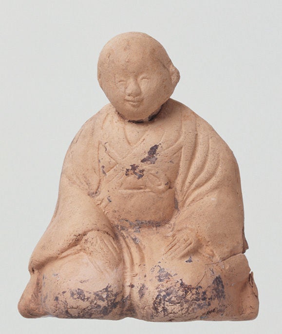 二条家邸出土遺物　座り童女（同志社大学歴史資料館）