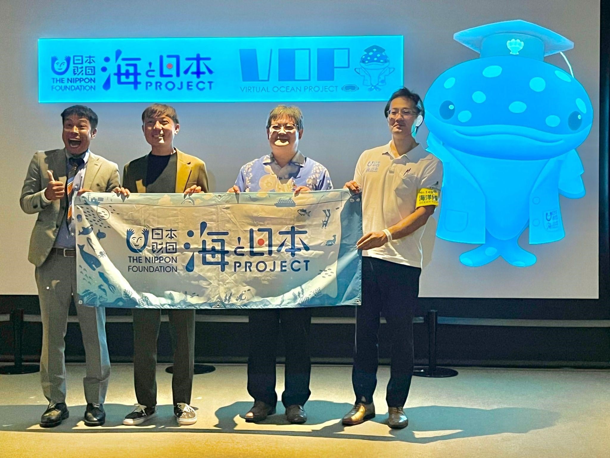 (ピーチキャッスル、一般財団法人 沖縄美ら島財団 佐藤様、日本財団 宇田川)