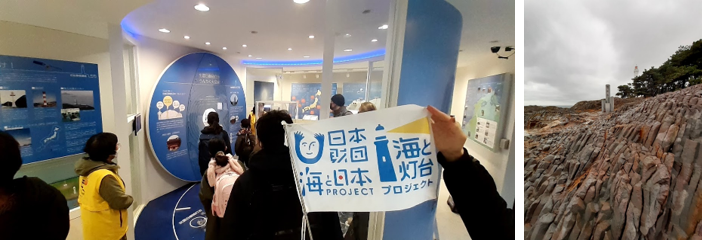 ▲日御碕灯台には資料館もあるぞ！　＜右＞柱状節理と日御碕灯台のコラボ写真