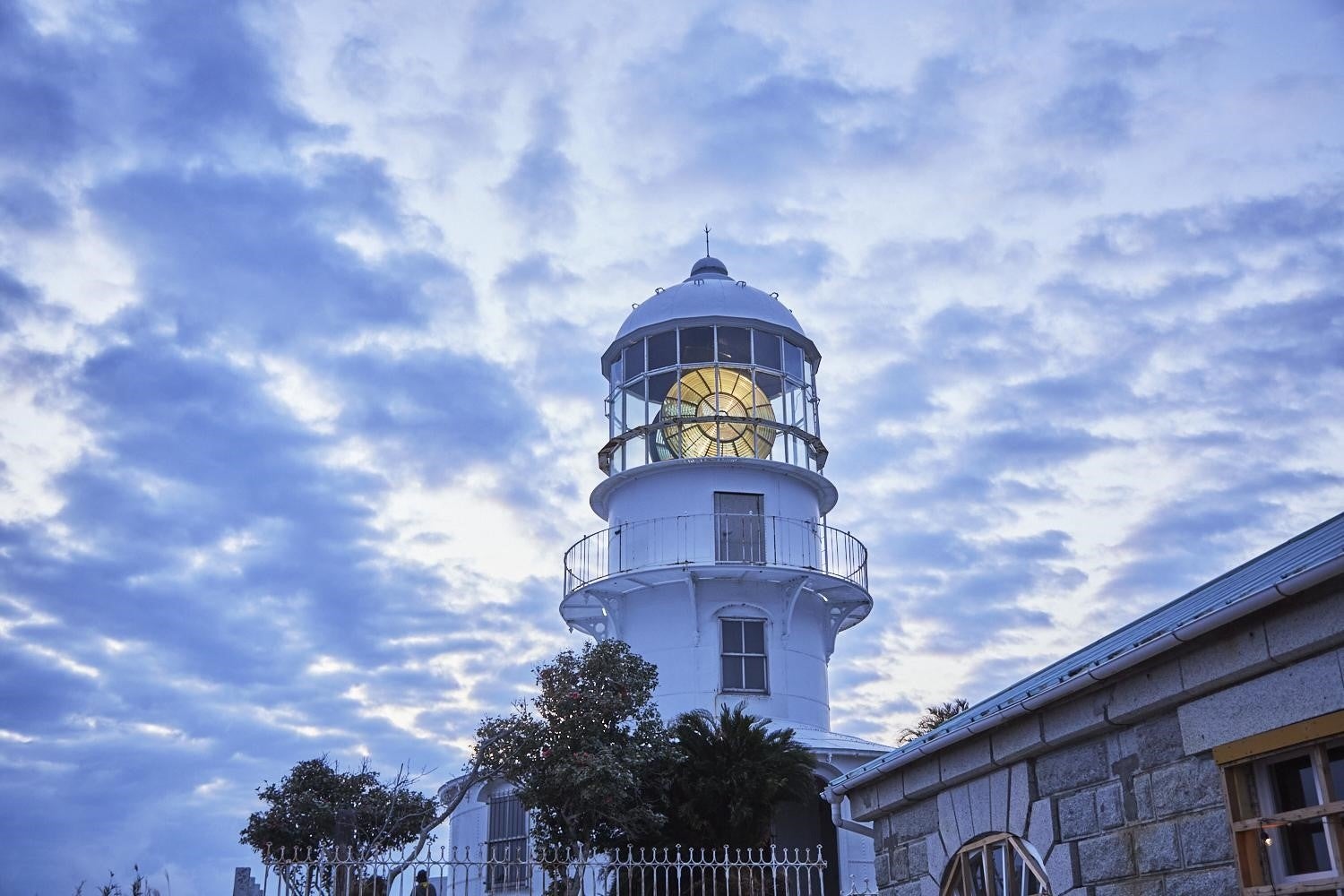 室戸岬灯台と隣接する旧官舎
