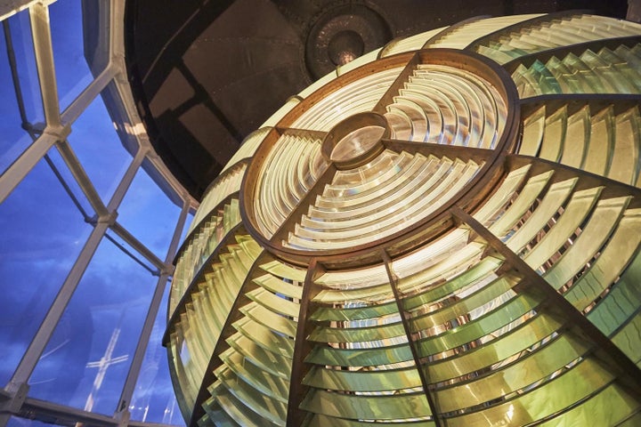 美しく光る室戸岬灯台の第1等レンズ
