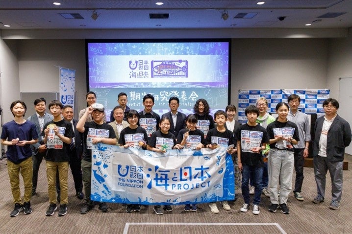 ※写真は昨年度、一期生の研究発表会の様子です。