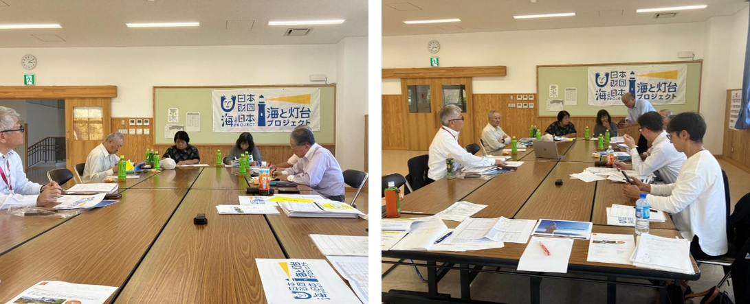 ガイドマニュアル原案を元に意見を交わすボランティアガイドの皆さん