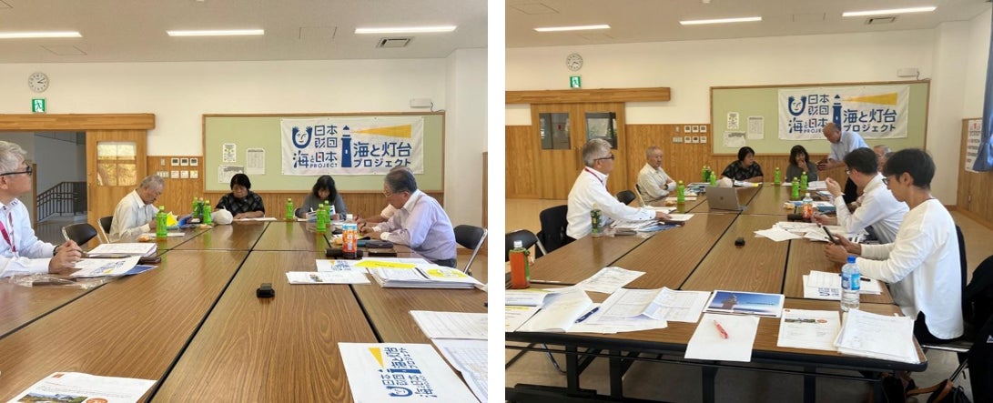 ガイドマニュアル原案を元に意見を交わすボランティアガイドの皆さん