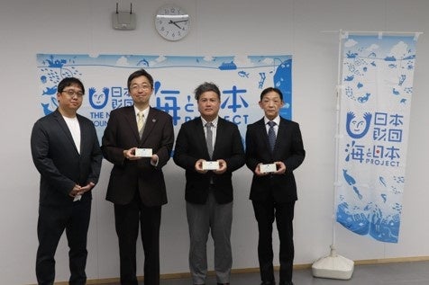 右から、阿蘇ミルク牧場 支配人 清水龍成さん、カネリョウ海藻 マーケティング本部 部長 山本有人さん、熊本県副知事 木村敬さん、海藻バター 監修 上道大吾さん