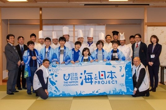 子ども海藻大使と、料理人・コンクール関係者の皆さん