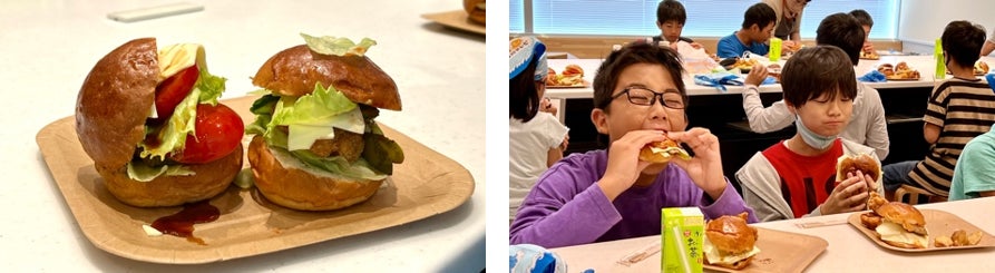 写真左:美味しそうなサワラバーガーが完成 写真右:自作のサワラバーガーを豪快に!