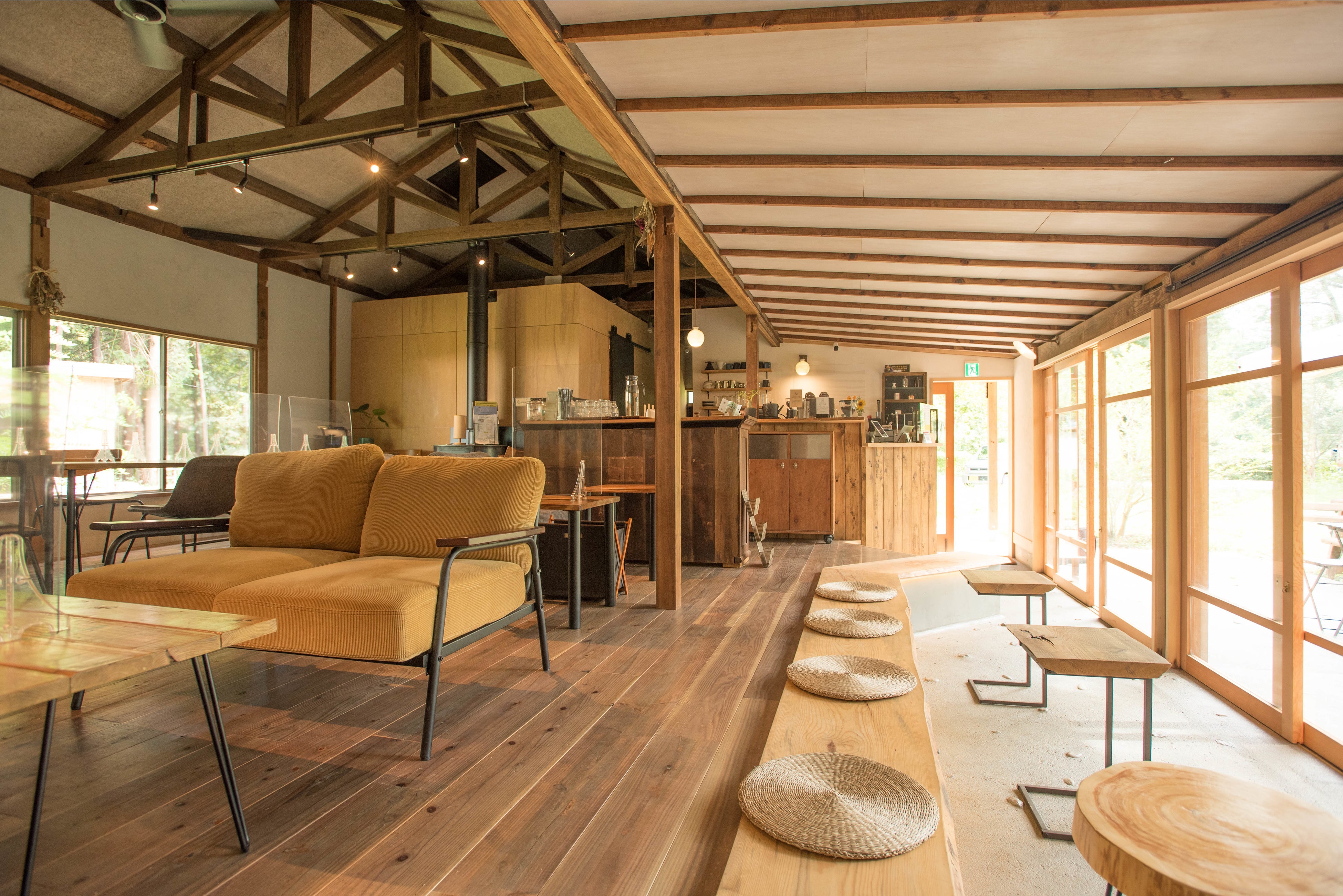 カフェ店内は和モダンなな内装