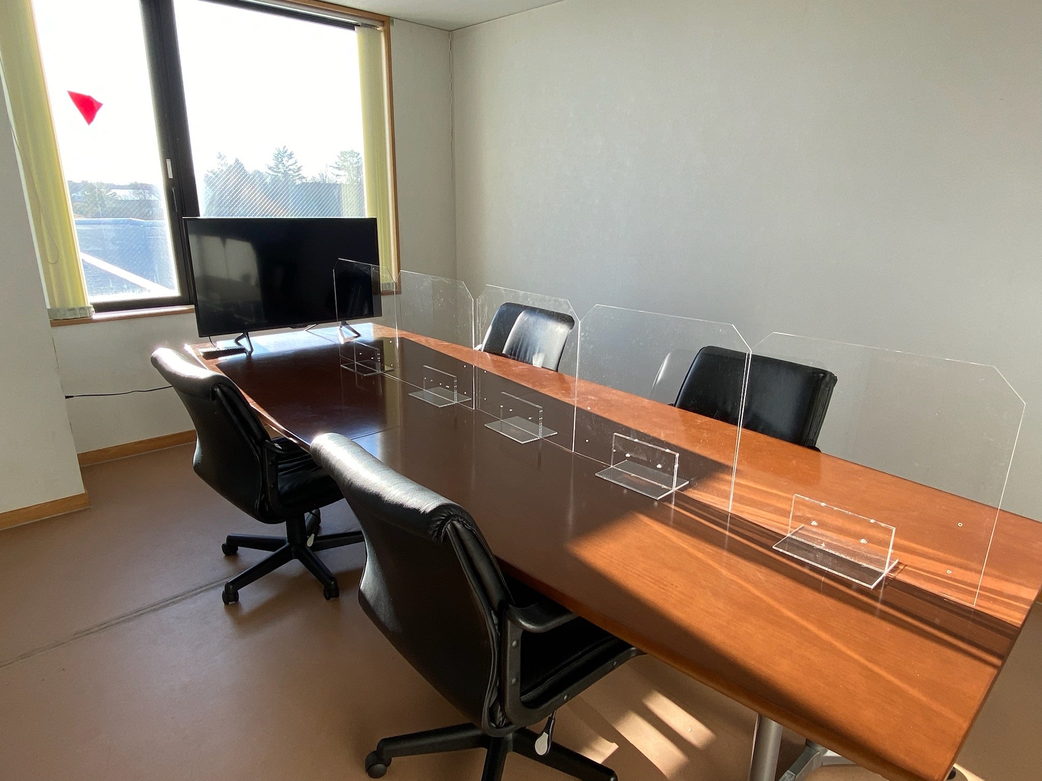 WEBでの打ち合わせにも対応できる会議室