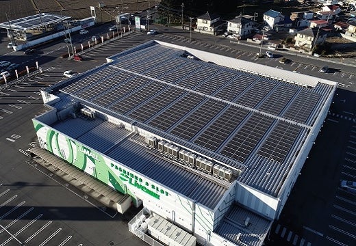 ライブガーデン栃木本店、屋根上太陽光パネル
