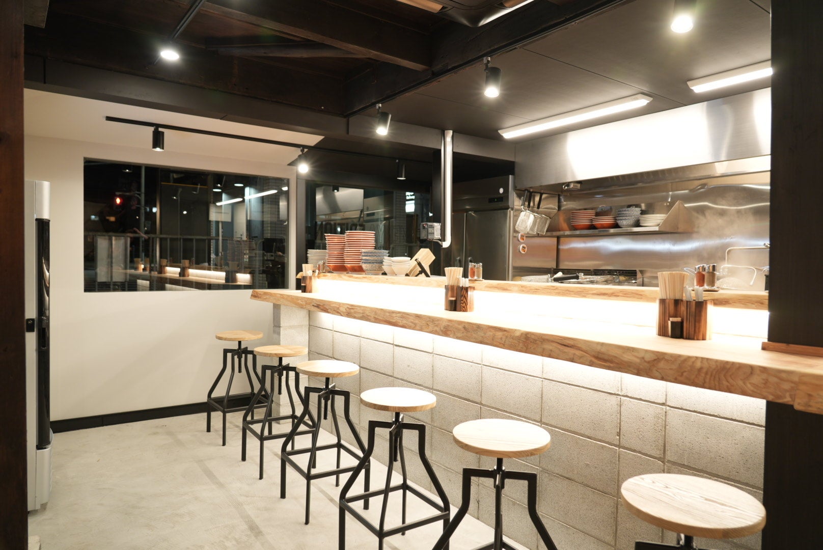 1階カウンター席