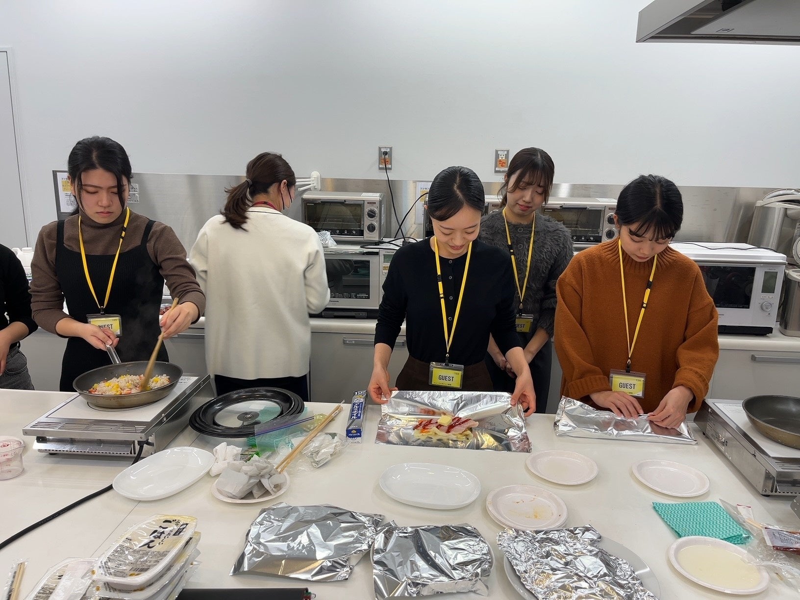 ▲イオントップバリュとの試食会の様子(2023年12月28日)