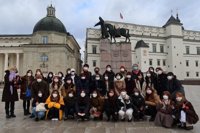 ▲ヴィリニュス大聖堂広場での集合写真