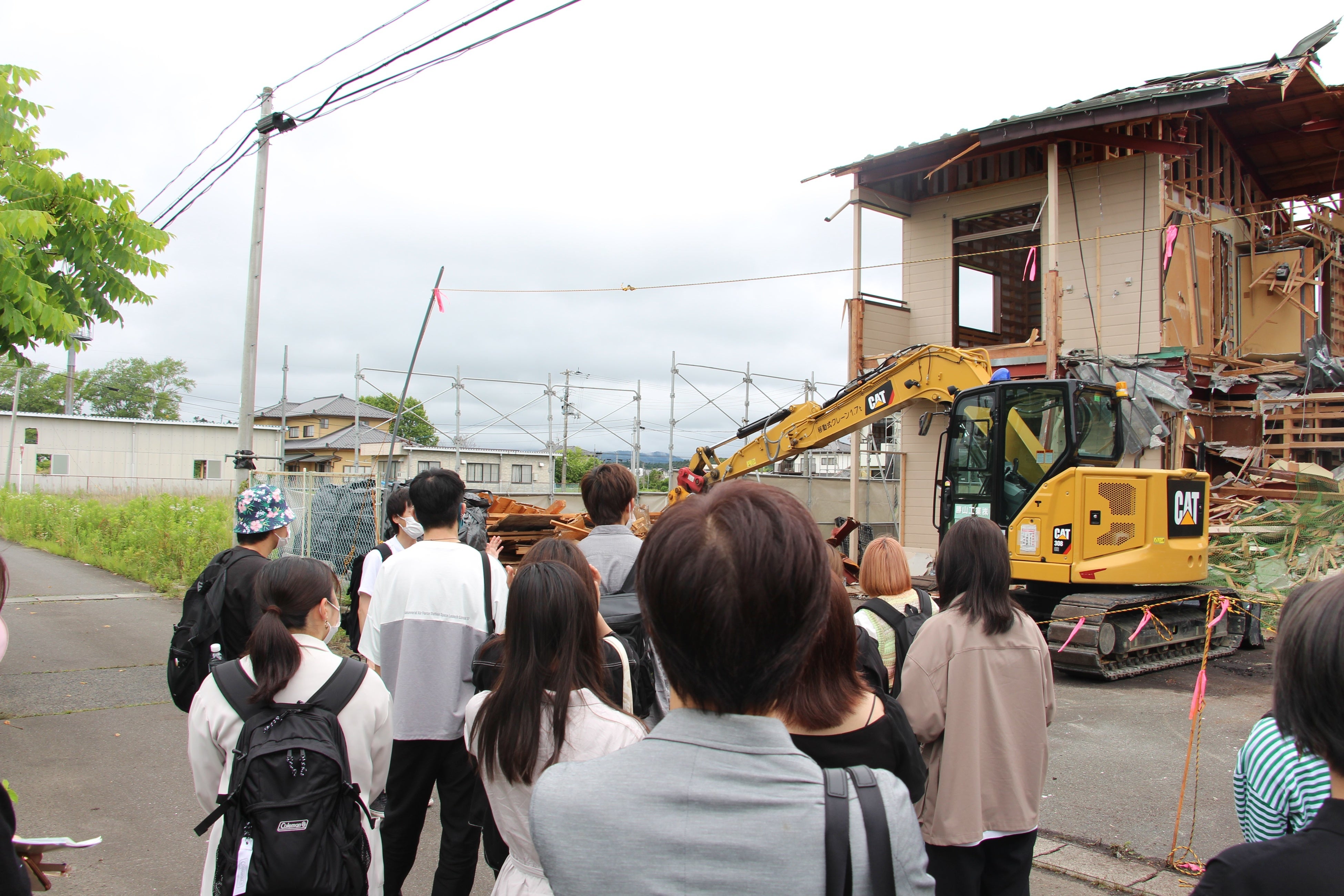 ▲福島フィールドトリップで被災地(双葉町)を視察する学生