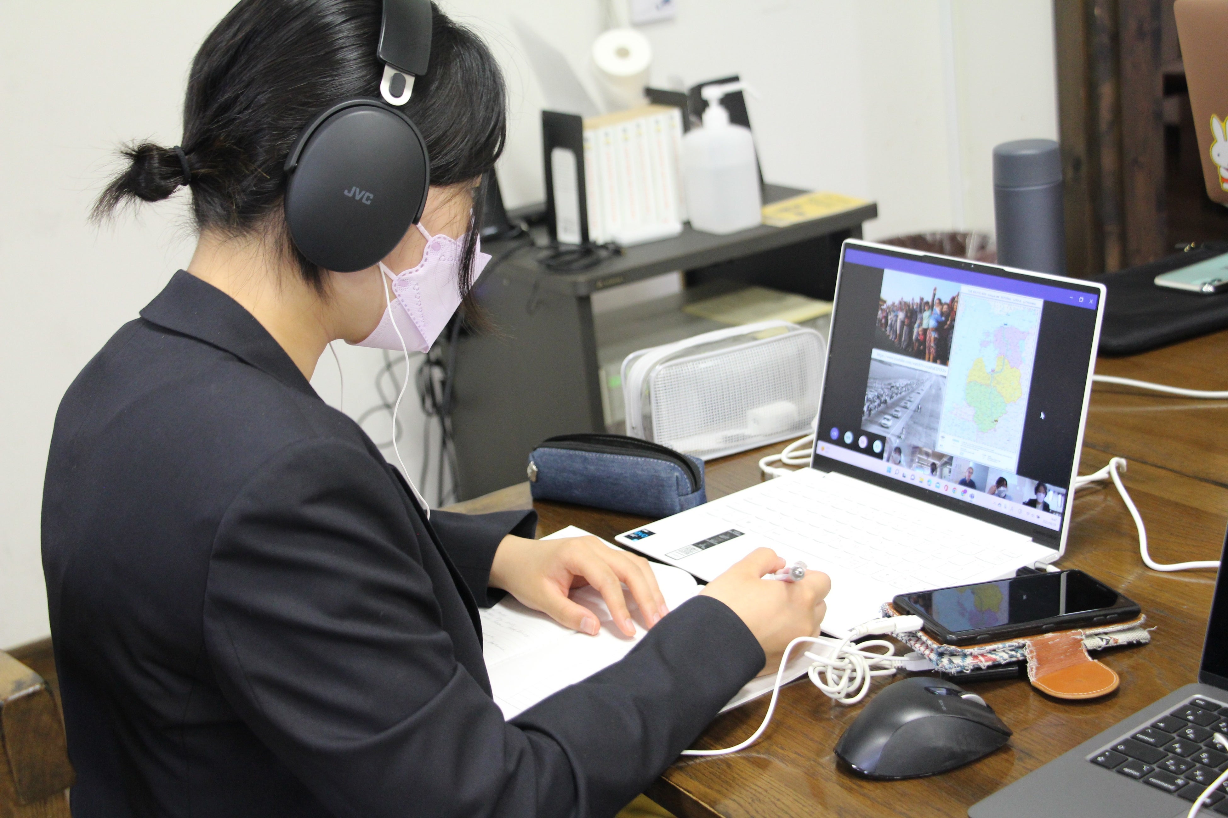 ▲協定校の講義を受講する学生