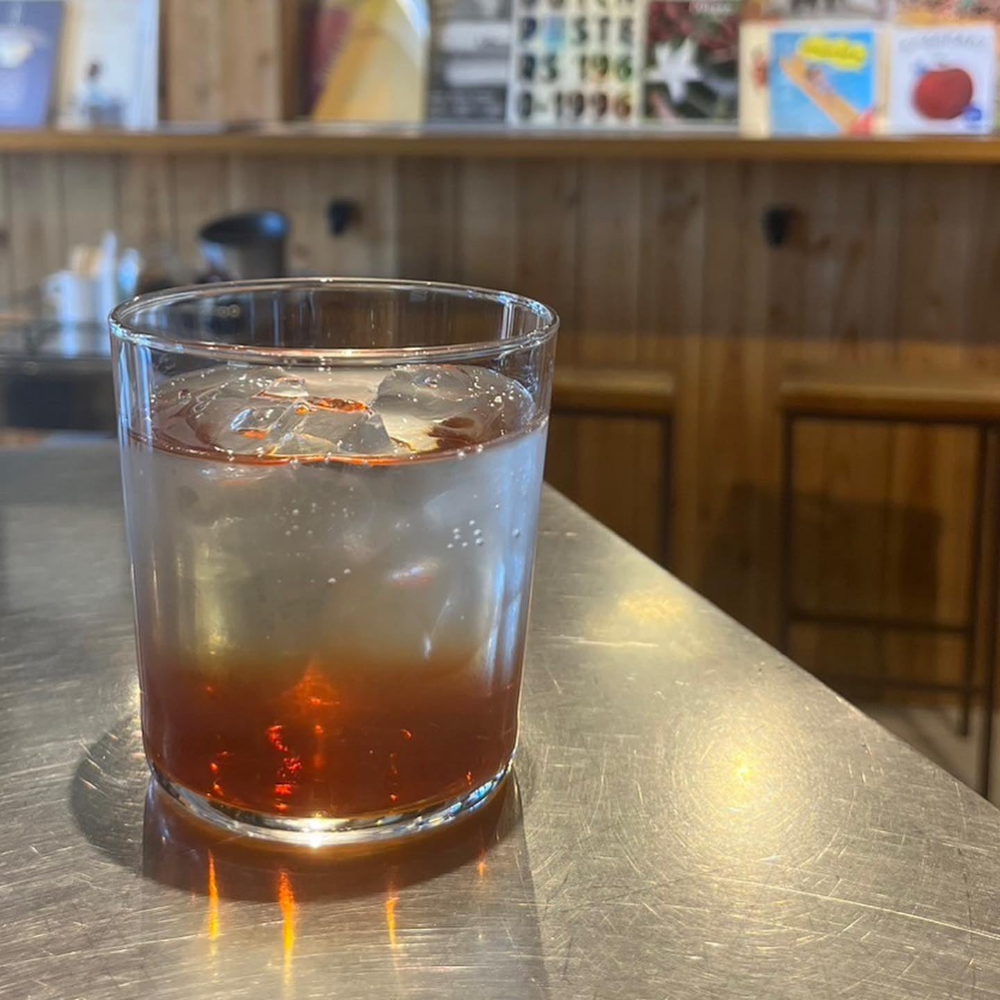 紅茶の自家製シロップを使った「ティーソーダ」