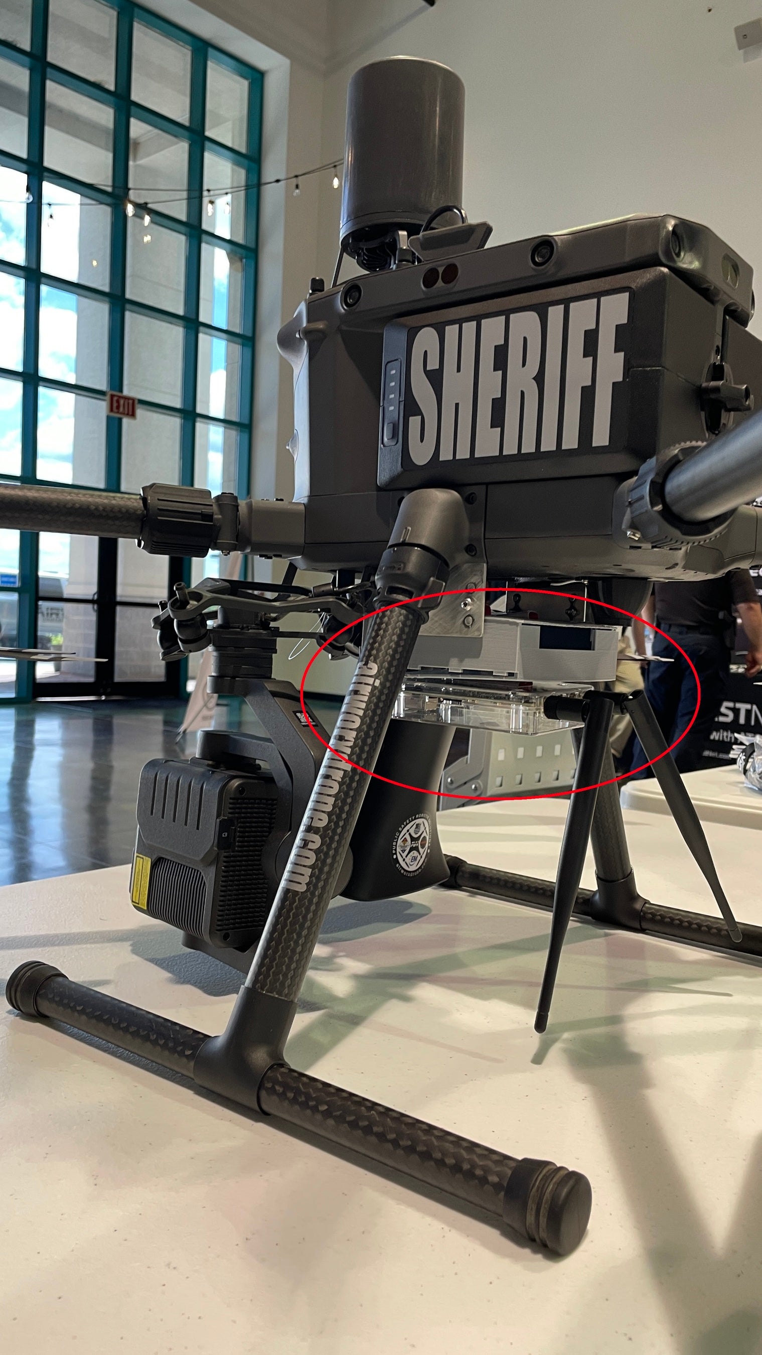 ドローン（市販品）に搭載されたFlyhoundモジュール