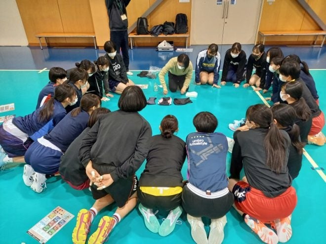 武庫川女子大で行った吸水ショーツの説明