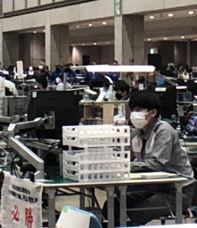 「電子機器組立て」職種の内山選手