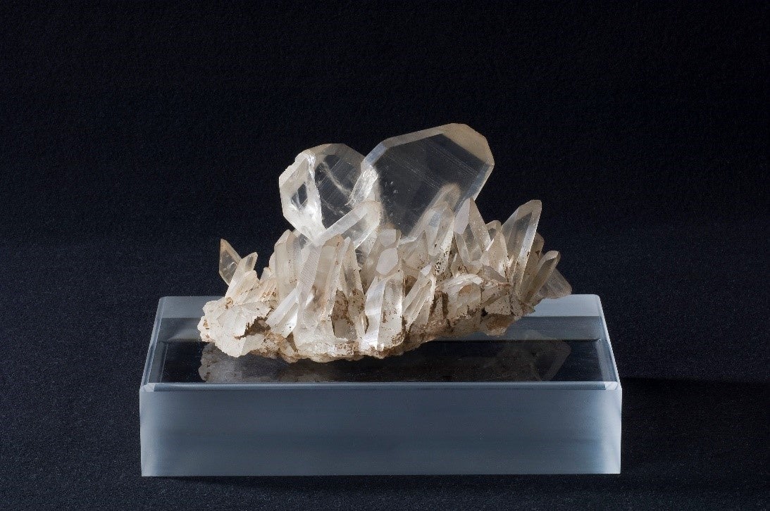 古来より水晶産地として有名な山梨県甲府市 ※画像提供:第11号傾斜式双晶付晶族 山梨大学所蔵