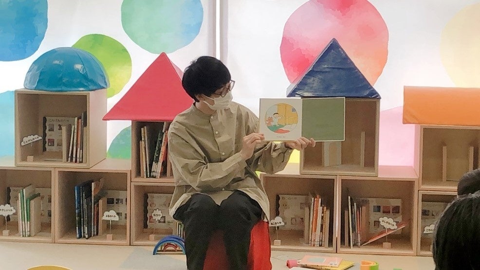 幸田町で行われる読み聞かせの様子