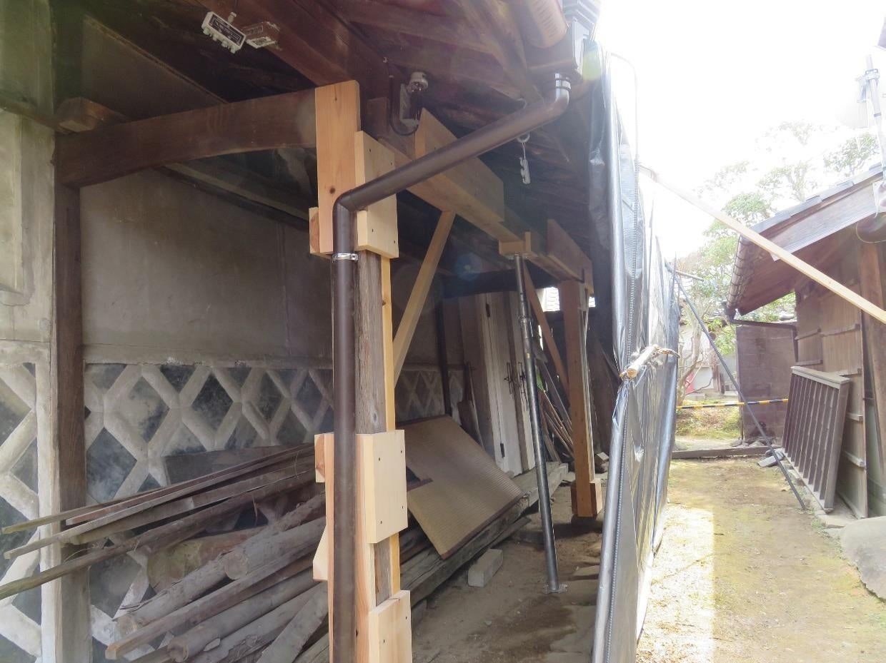 土蔵の構造支持工事