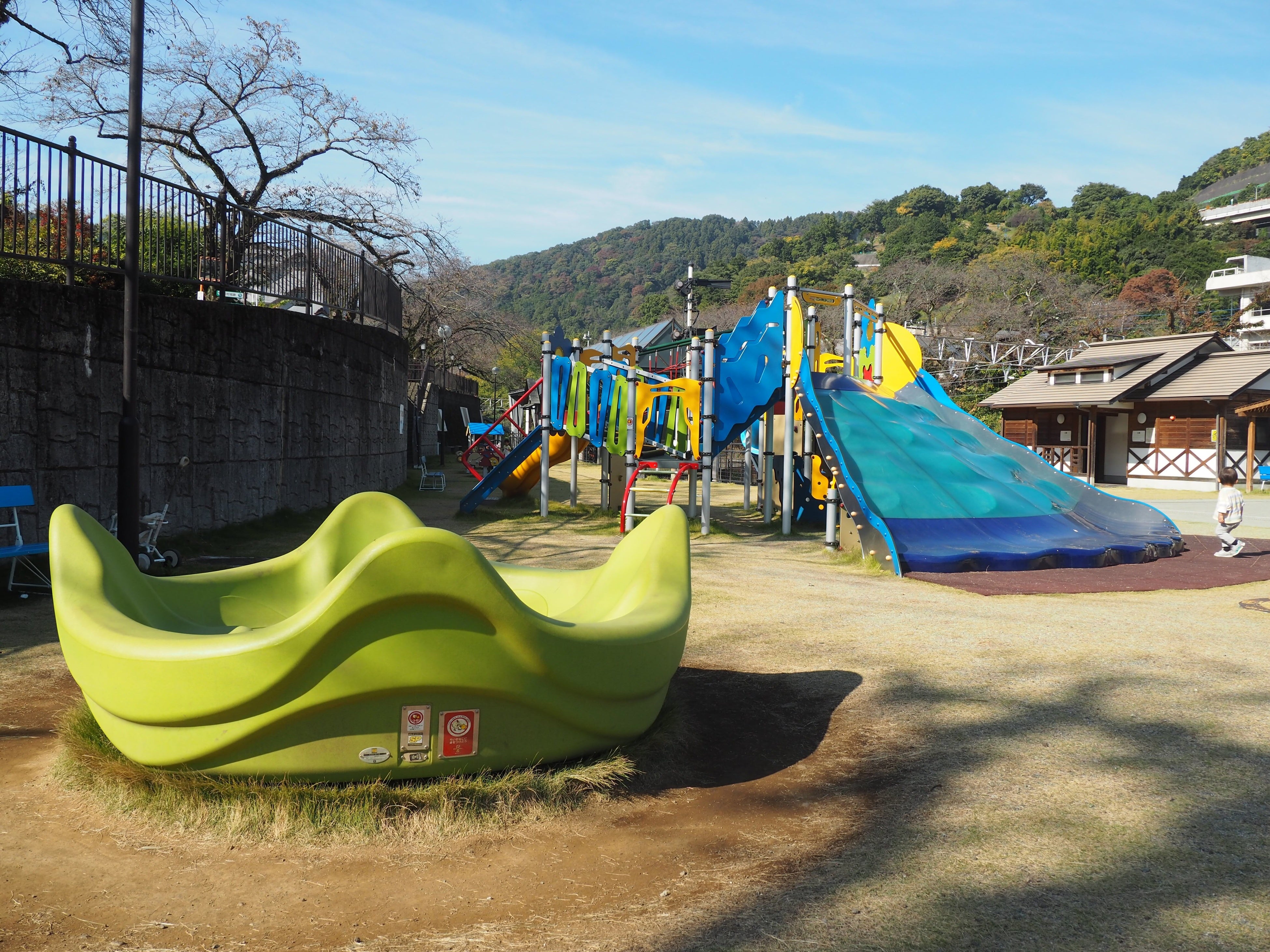 インクルーシブ遊具の例