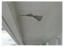 外壁剥離の様子