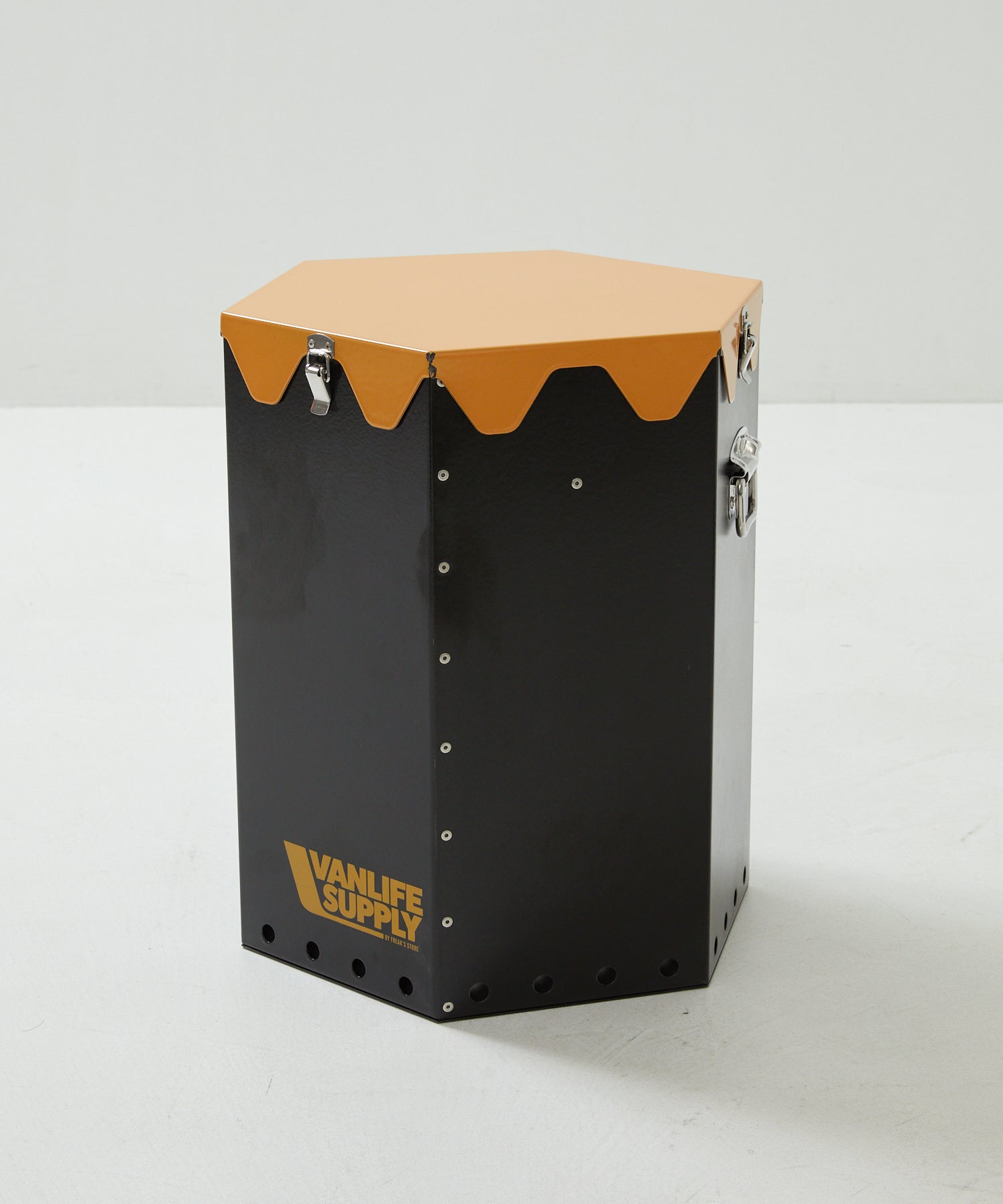 通常サイズは持ち運びしやすいハンドル付き