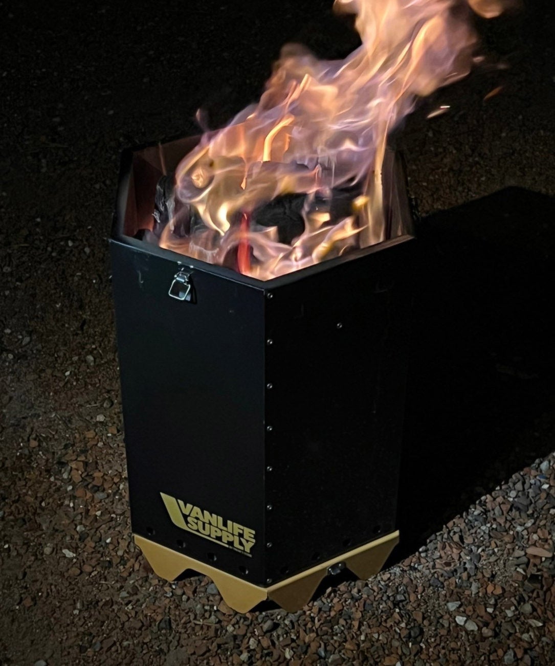 美しい二次燃焼の炎