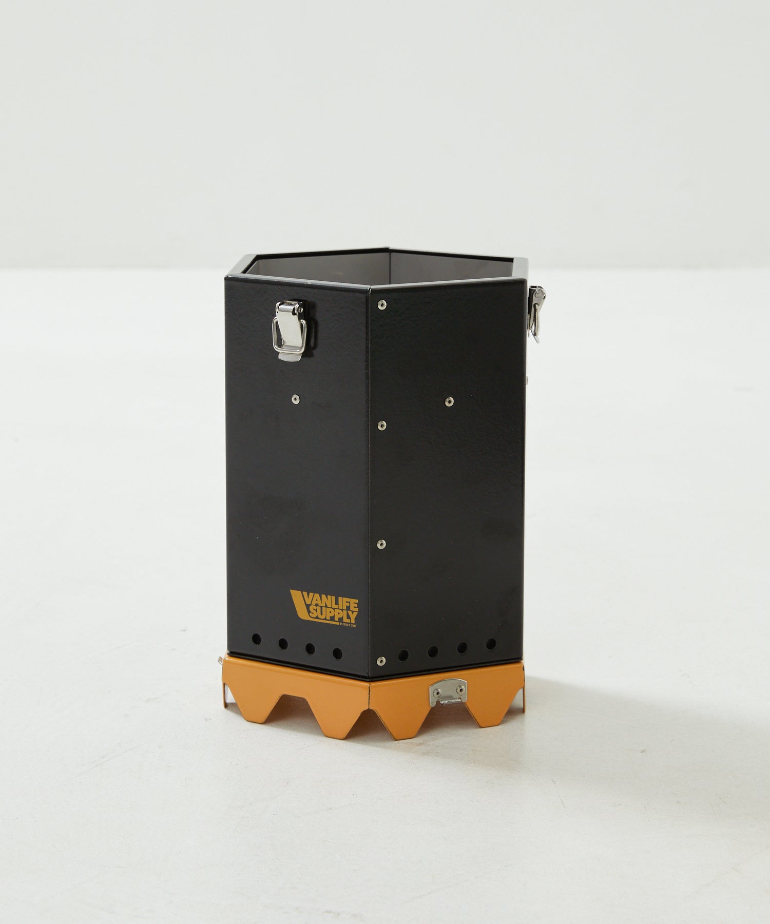 焚火台使用時にはフタは台座に