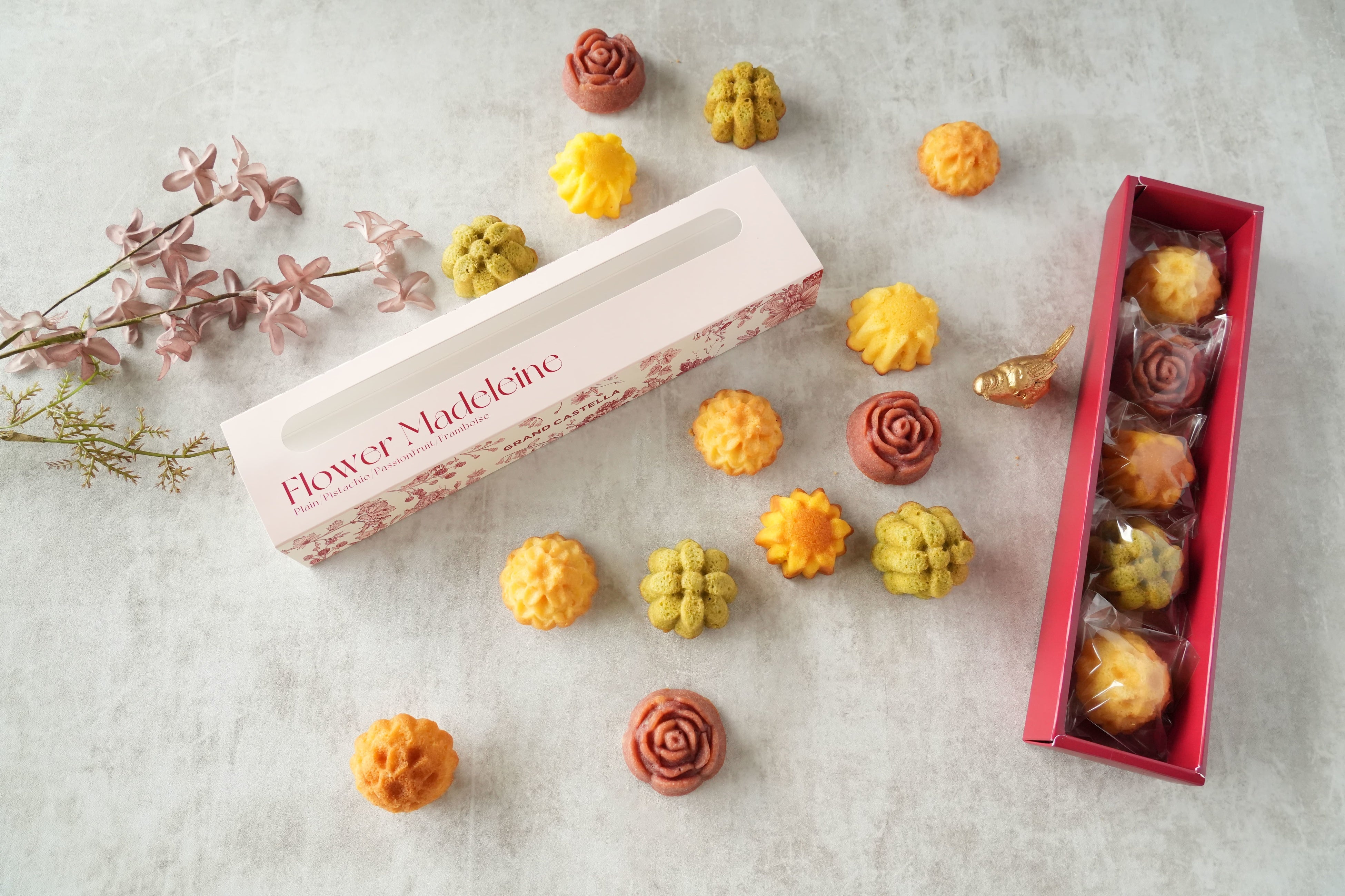 フラワーフィナンシェ（5個入 税込1,250円 ／プレーン・ピスタチオ・フランボワーズ・パッションフルーツ）