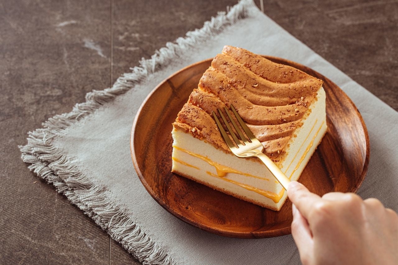 ふわふわのカステラに２層のチェダーチーズか溶け出すチーズカステラが朝に人気