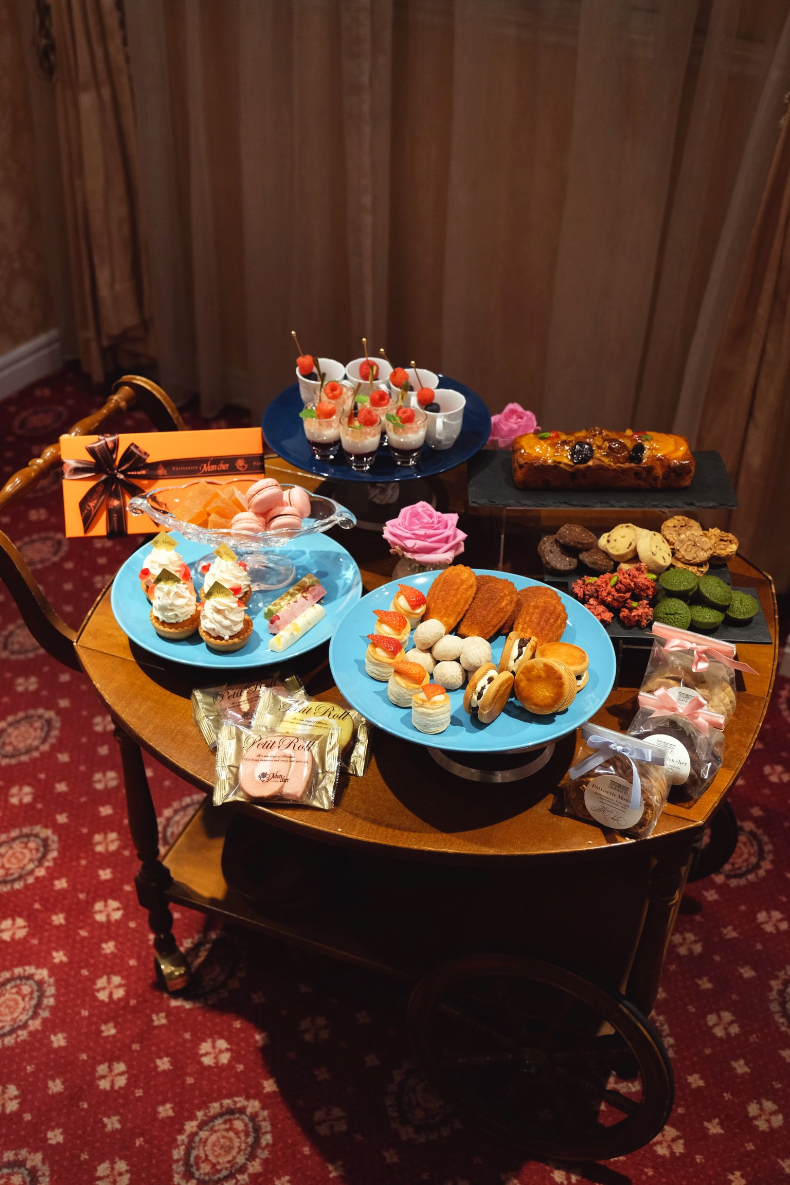 デザートワゴン　プティフール