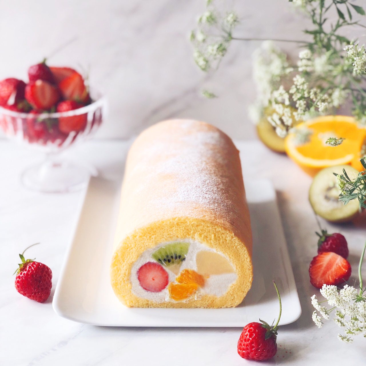 季節の堂島フルーツロール  2,484円(税込)