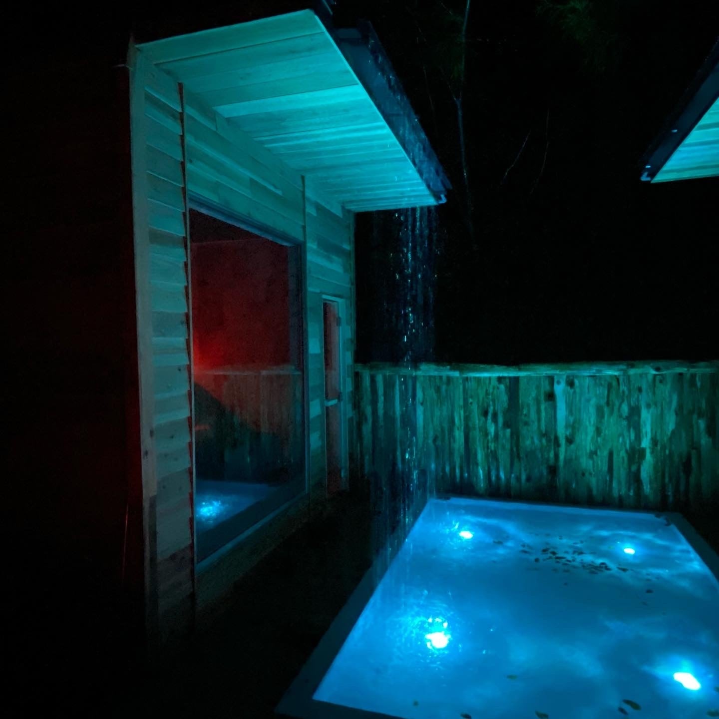 完成した森のポルクサウナ