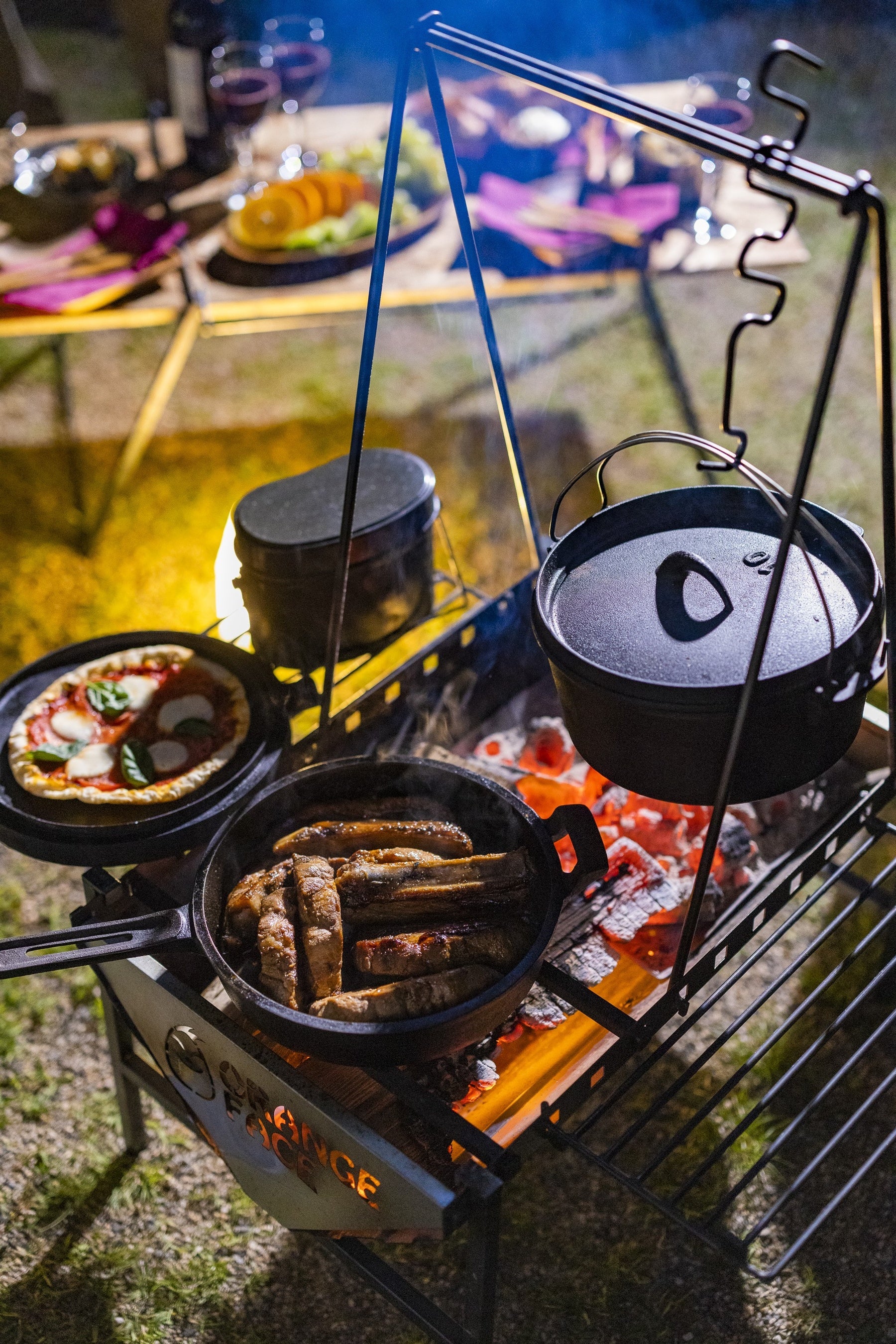 1台の焚き火台で複数の調理が可能です