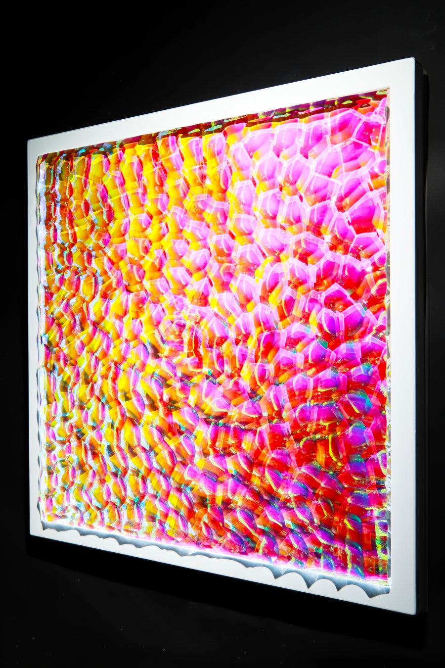 小川剛《Nebula prism》2022年、H65×W65×D6cm、アクリル・特殊フィルム・木材