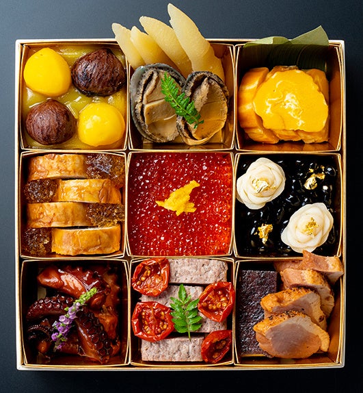 栗きんとんやフォアグラとトリュフのロッシーニテリーヌなど上段は全11品