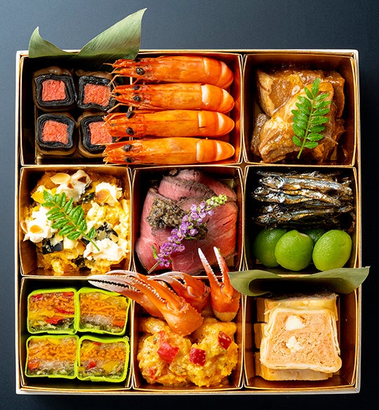 縁起の良い昆布巻きや長寿を願う意味を持つ焼き海老など下段は全11品