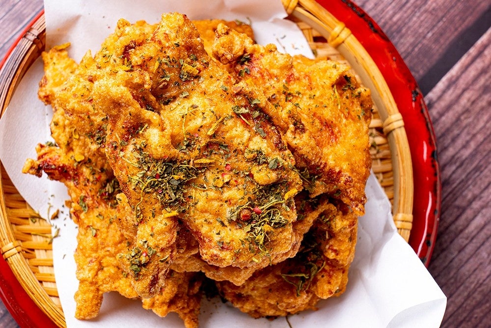 札幌で大人気のスープカレーとコッコちゃん塩ザンギのコラボ商品5個548円（税込）