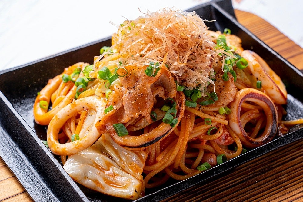 函館産のイカたっぷり 鉄板ナポリタン 757円（税込）