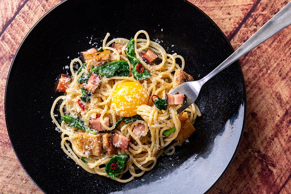 1番人気！究極のぺぺたま！グリルチキンと「下川六〇酵素卵」がのったオイルソース！